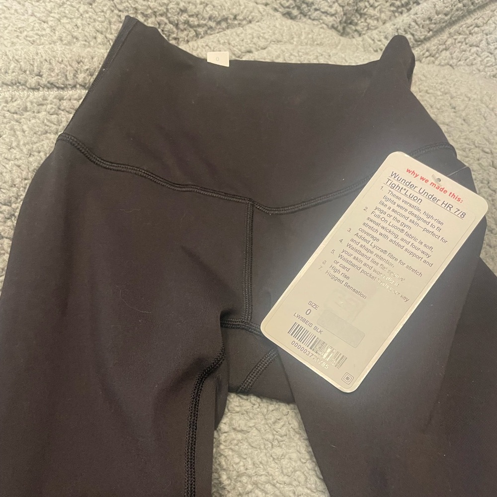 Lululemon Wunder Under high rise 7/8 Tight leggings. Black. Size 0.